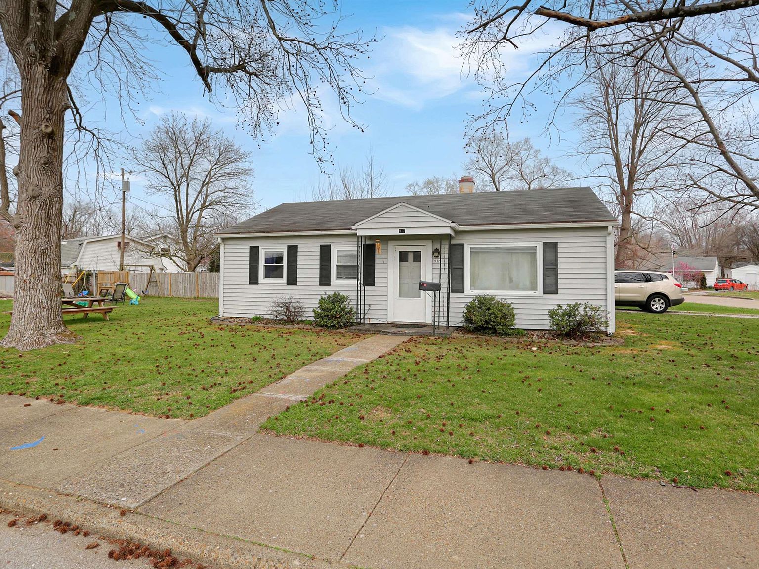 912 E Idlewild Dr Evansville, IN 47711 - Thumbnail 3