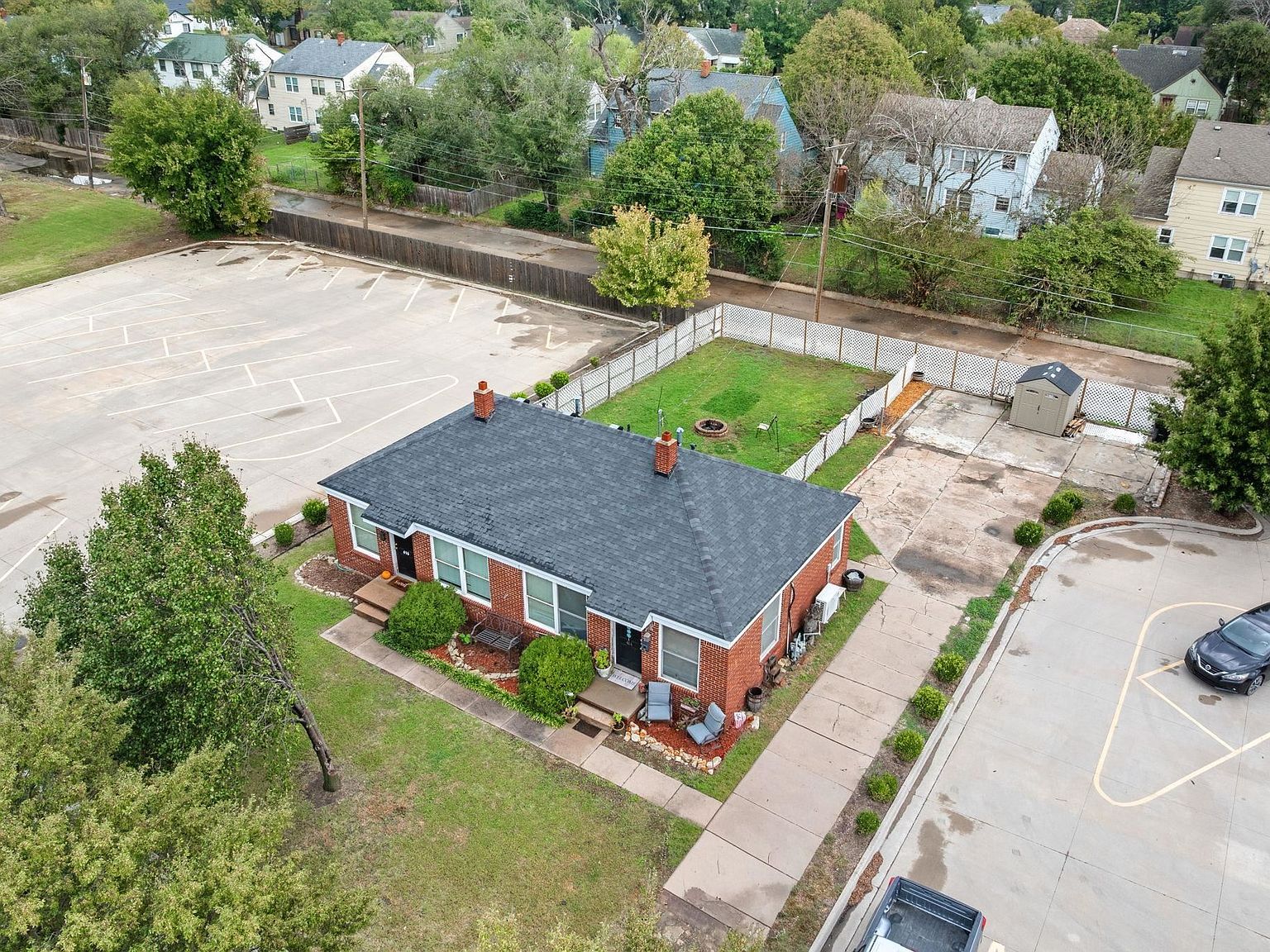 414-416 N Bleckley Dr Wichita, KS 67208 - Thumbnail 3