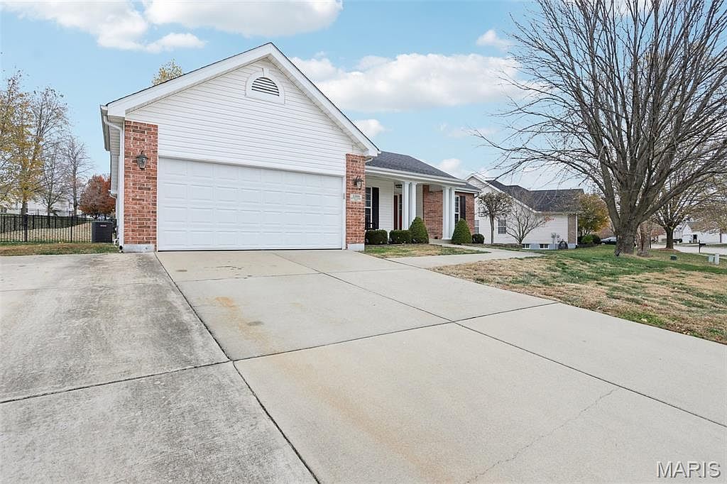 2209 Arnold Palmer Dr Belleville, IL 62220 - Thumbnail 3