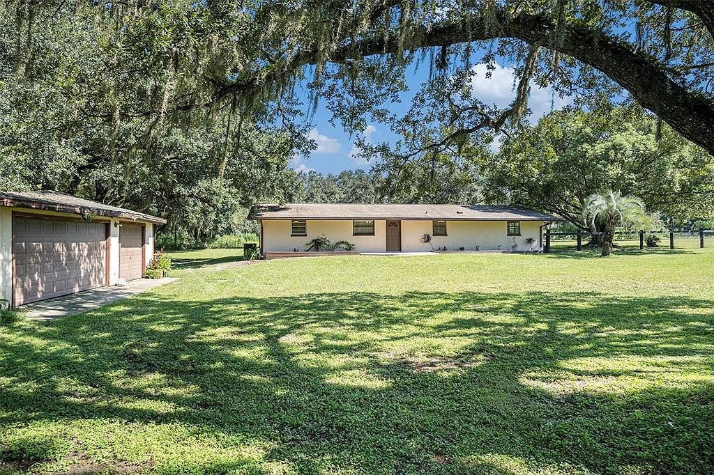 39349 Comstock Ln Zephyrhills, FL 33540 - Thumbnail 3