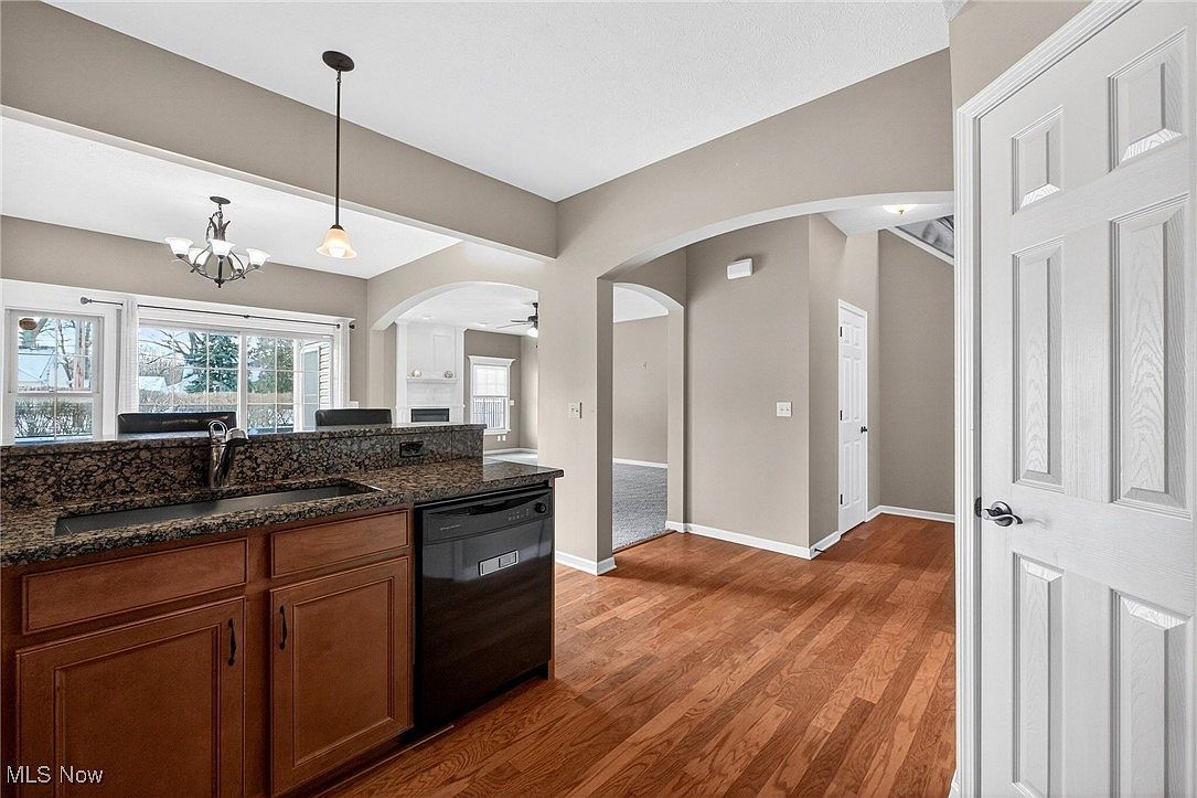 300 Lakewick Ln Willowick, OH 44095 - Thumbnail 3