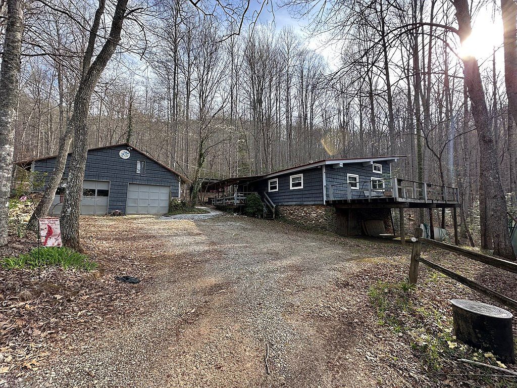 440 Holly Falls Ln Sylva, NC 28779 - Thumbnail 3