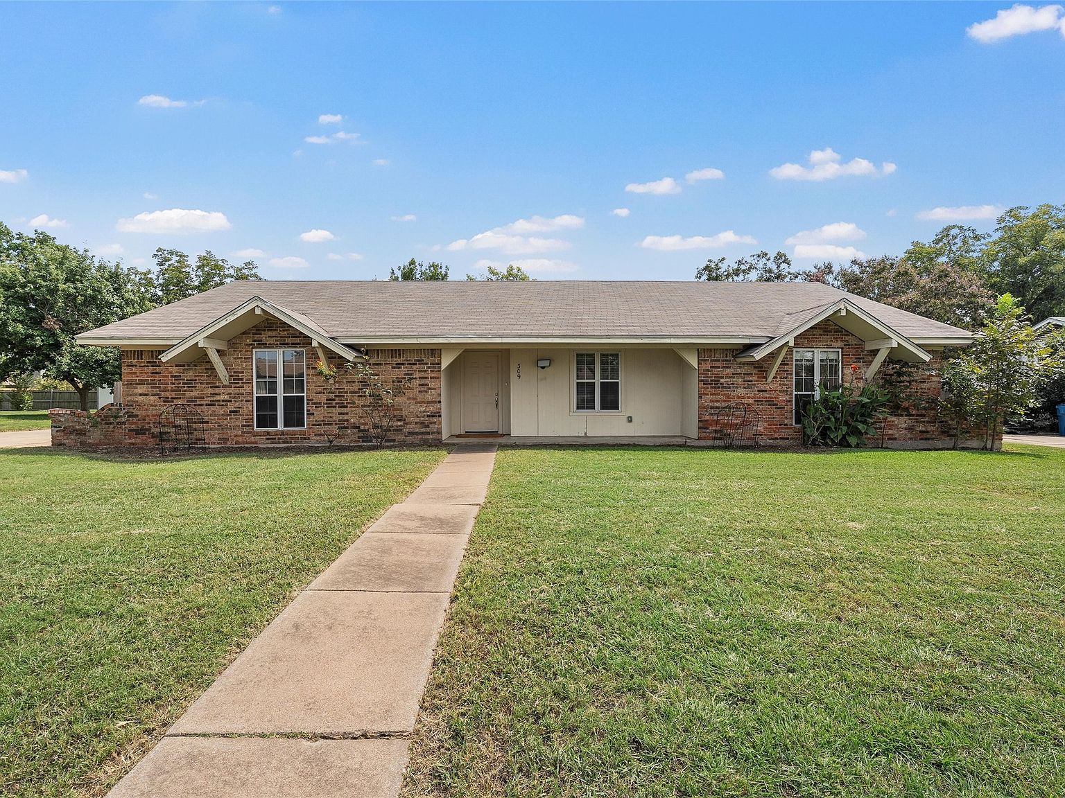 309 Crescent Dr Hewitt, TX 76643 - Thumbnail 3