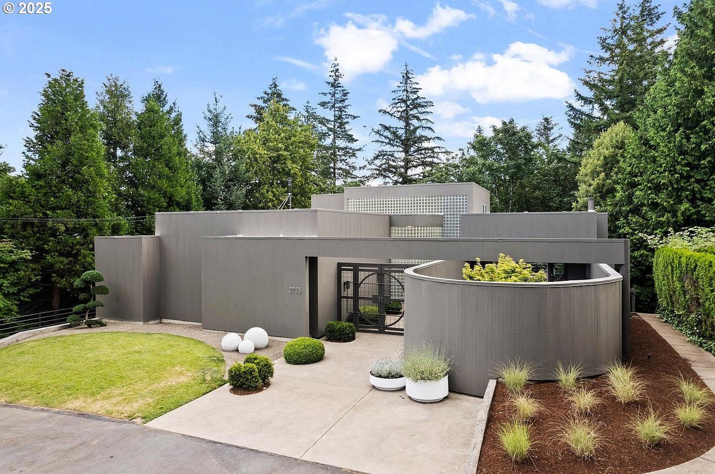 2725 SW Sherwood Dr Portland, OR 97201 - Thumbnail 3