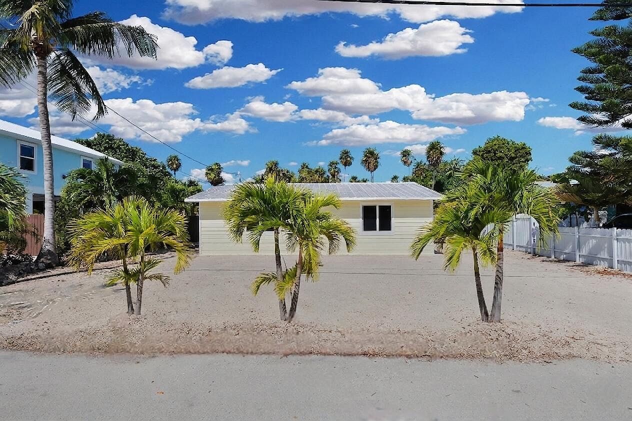 417 95th St Marathon, FL 33050 - Thumbnail 3