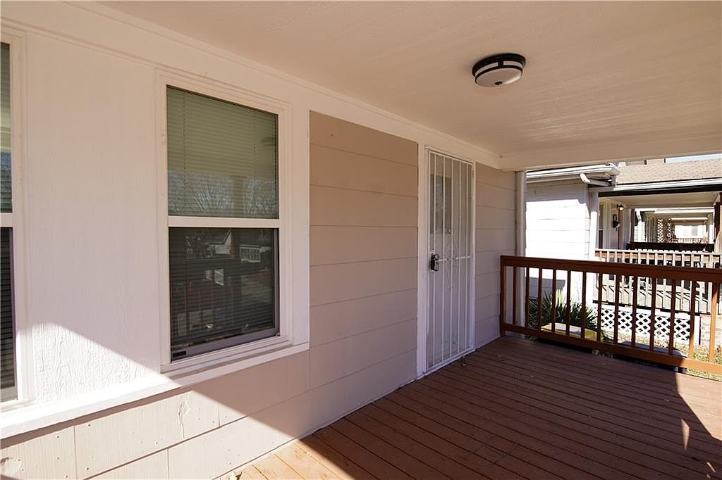 336 N Brighton Ave Kansas City, MO 64123 - Thumbnail 3