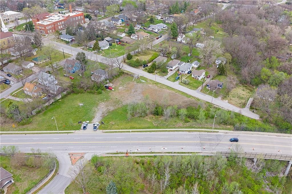 9827 E Independence Ave Independence, MO 64053 - Thumbnail 3