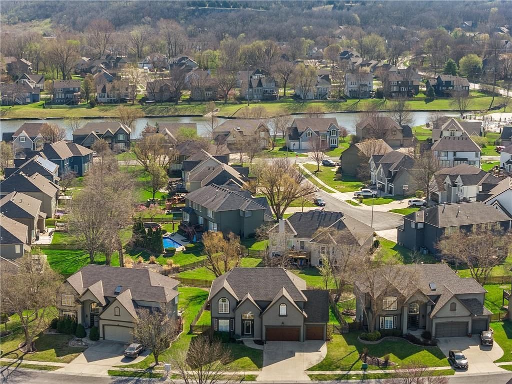 5929 NE Hidden Valley Dr Lees Summit, MO 64064 - Thumbnail 3