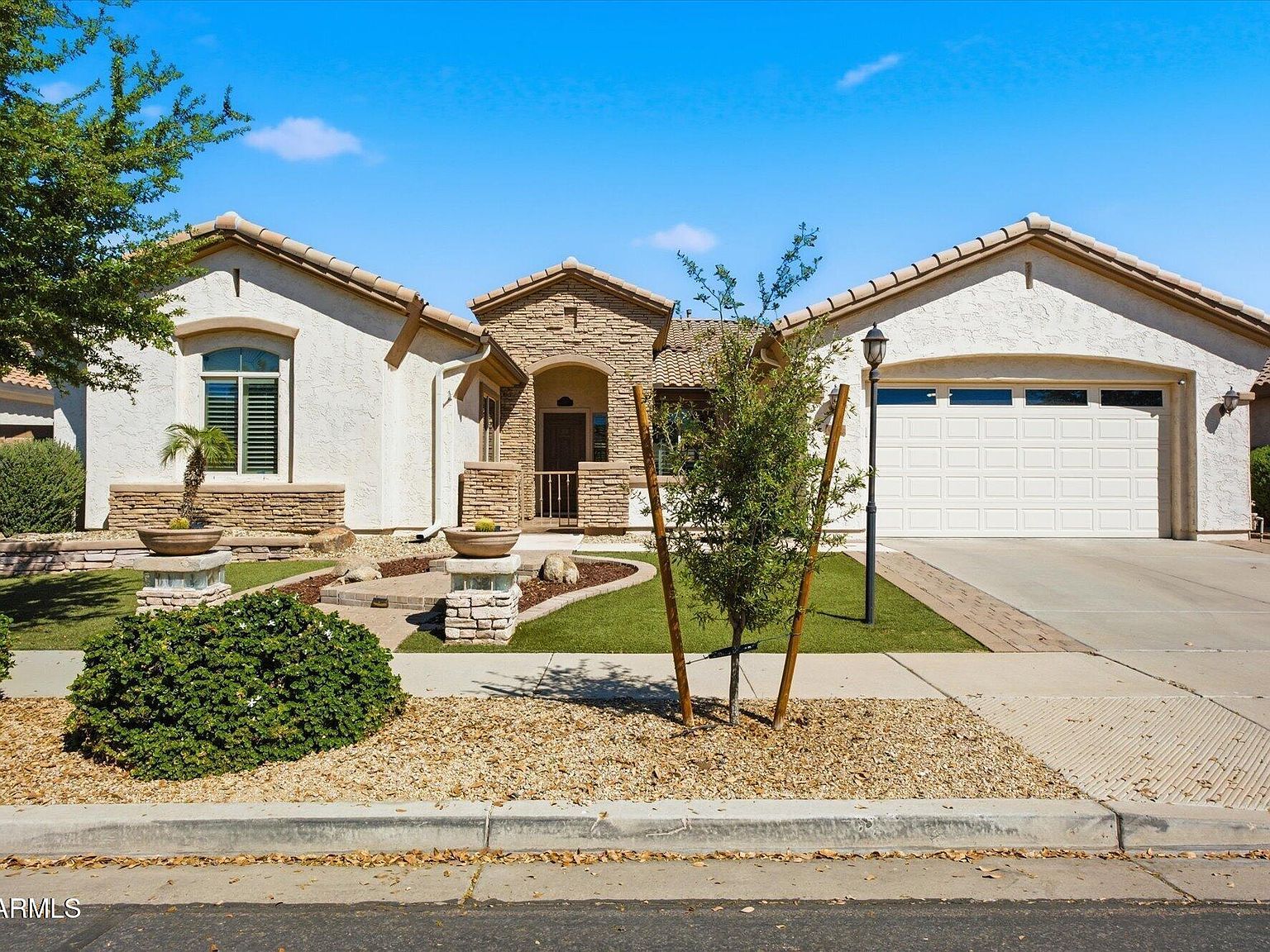 2106 E Crescent Pl Chandler, AZ 85249 - Thumbnail 3