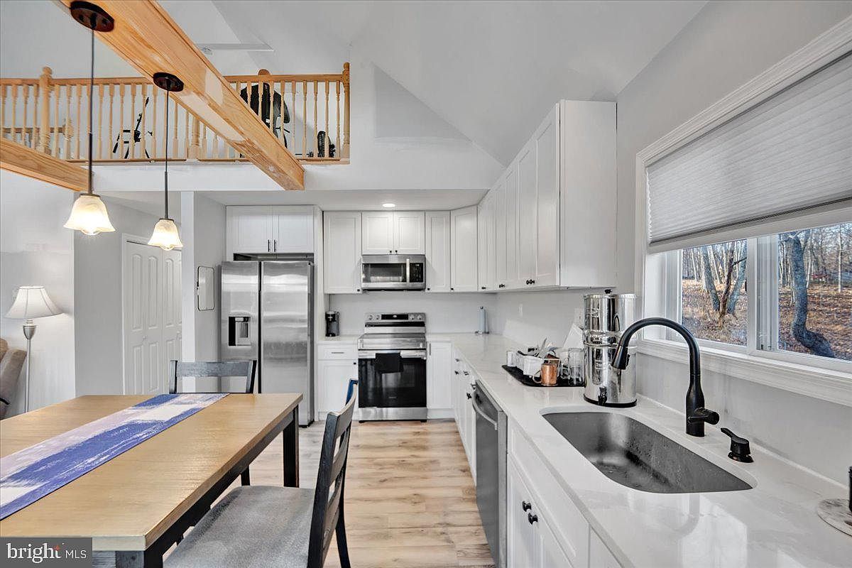 306 Timber Hill Rd Henryville, PA 18332 - Thumbnail 3