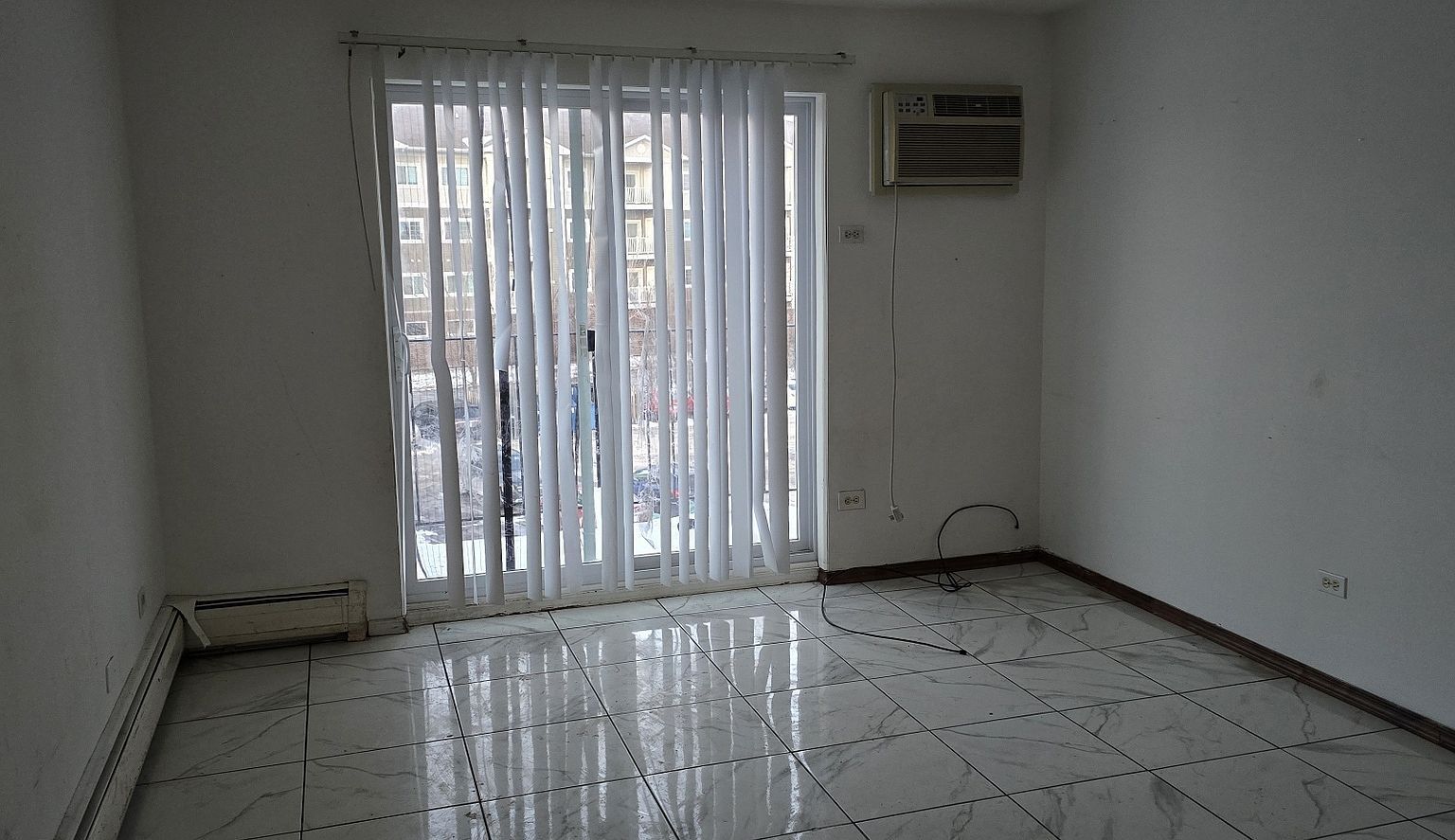 212 Shorewood Dr APT 2B Glendale Heights, IL 60139 - Thumbnail 3