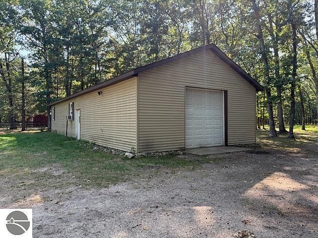 7861 N Bass Lake Rd Irons, MI 49644 - Thumbnail 3