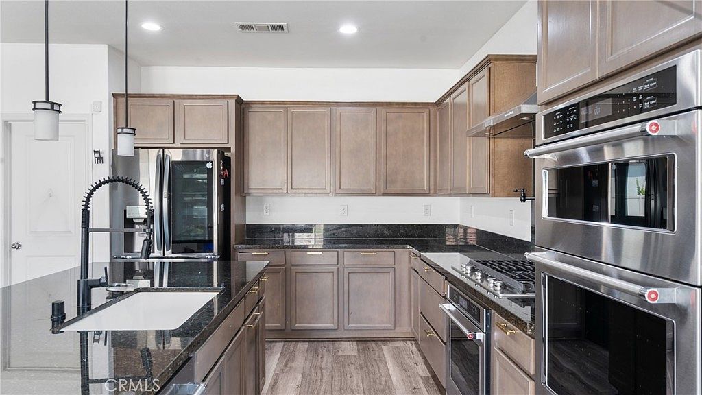 750 Green Ct Perris, CA 92571 - Thumbnail 3