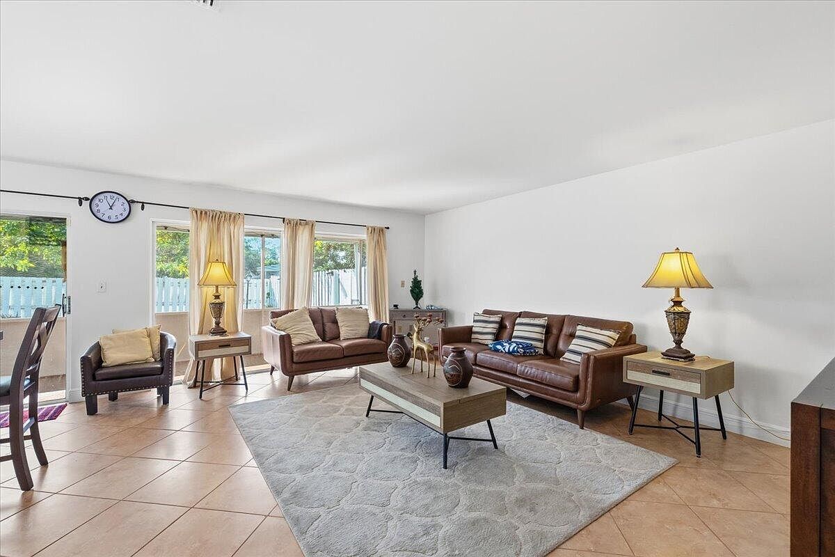 11140 SW 11th Pl Davie, FL 33324 - Thumbnail 3