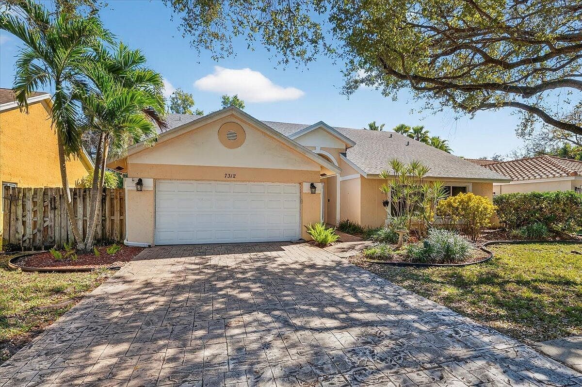 7312 NW 45th Ave Coconut Creek, FL 33073 - Thumbnail 3