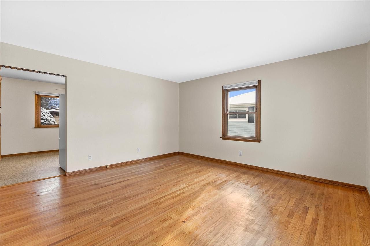 5944 S Swift Ave Cudahy, WI 53110 - Thumbnail 3