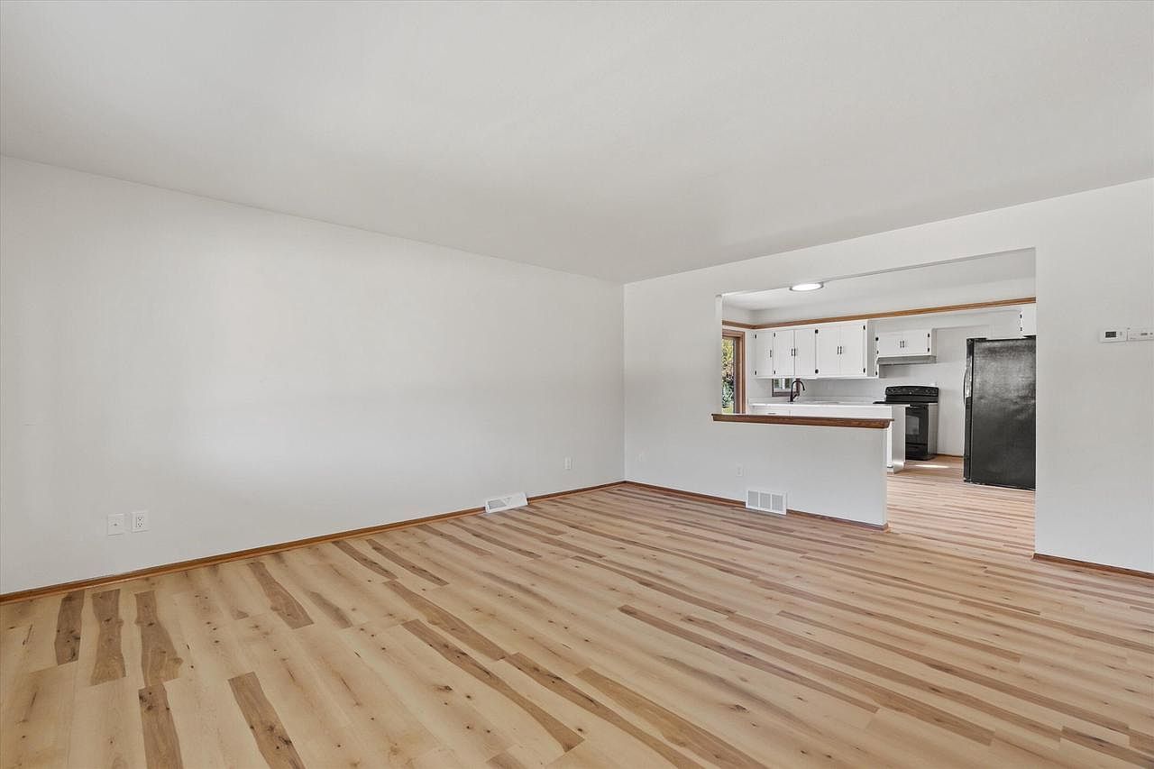 8148 S 88th St Franklin, WI 53132 - Thumbnail 3