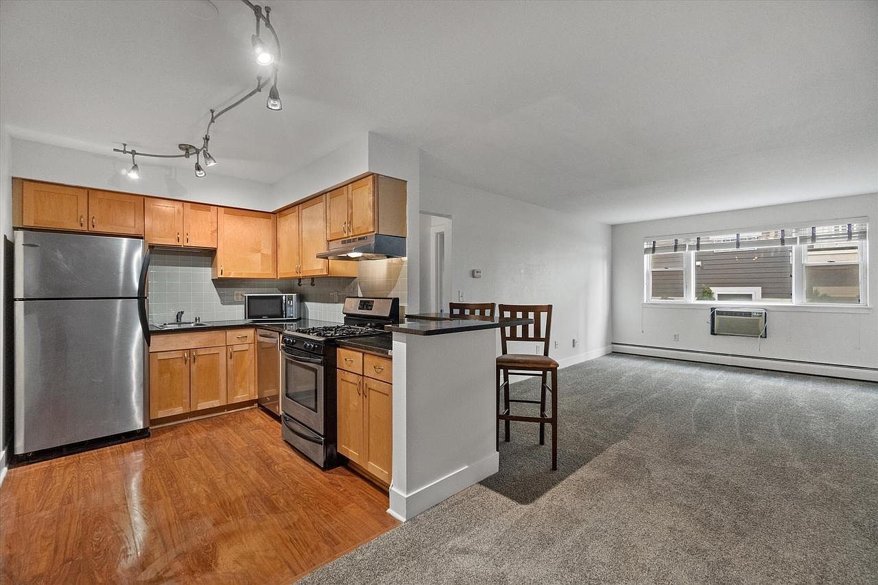 2121 N Cambridge Ave APT 103 Milwaukee, WI 53202 - Thumbnail 3