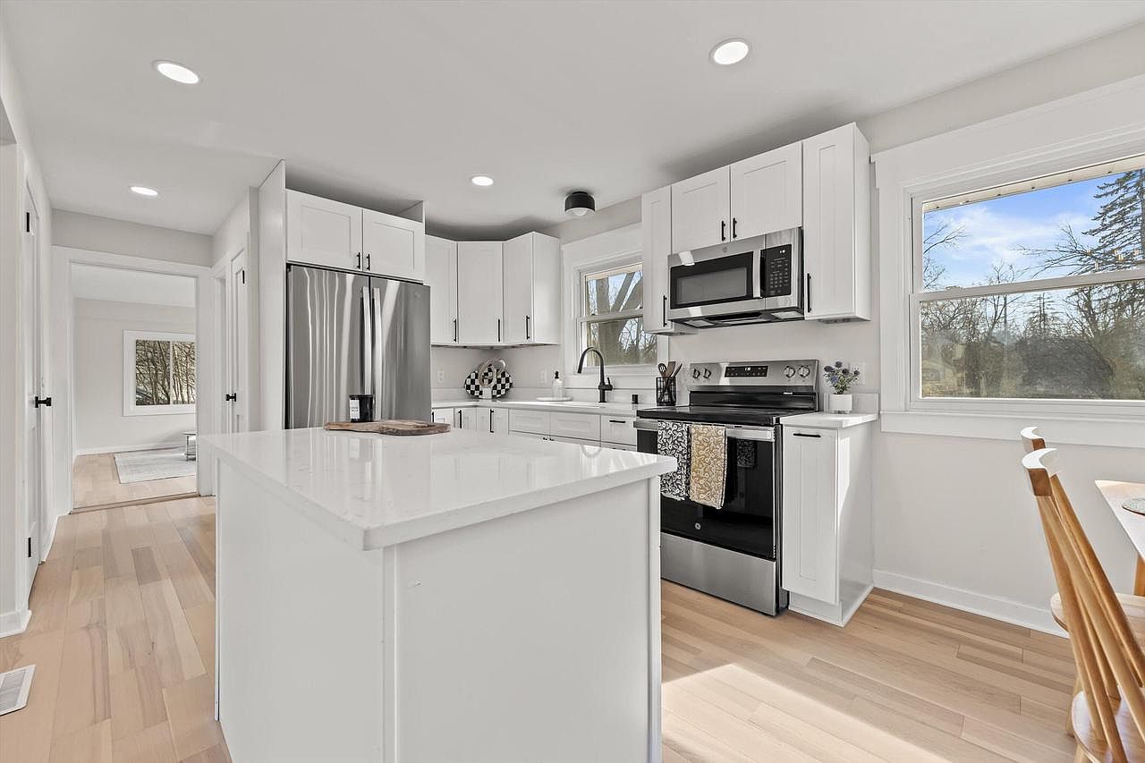 N80W15821 Rainbow Dr Menomonee Falls, WI 53051 - Thumbnail 3