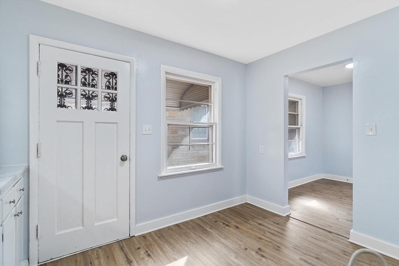 2101 W Fairmount Ave Milwaukee, WI 53209 - Thumbnail 3