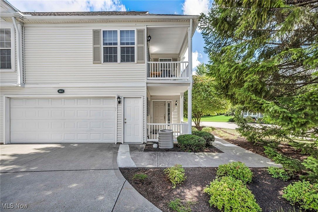 345 E Legend Ct Cleveland, OH 44143 - Thumbnail 3