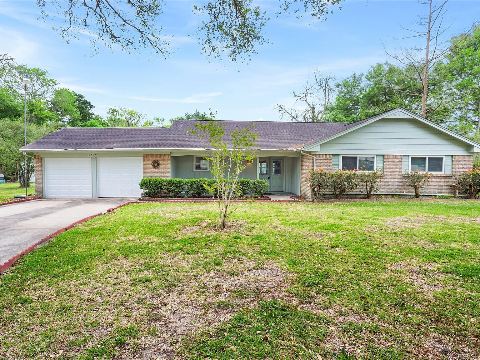 1717 Jones St Alvin, TX 77511 - Thumbnail 3