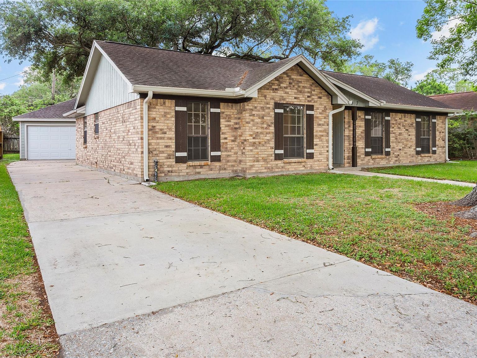 707 Briargrove Dr Alvin, TX 77511 - Thumbnail 3