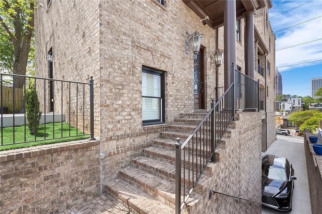 631 Boulevard NE Atlanta, GA 30308 - Thumbnail 3