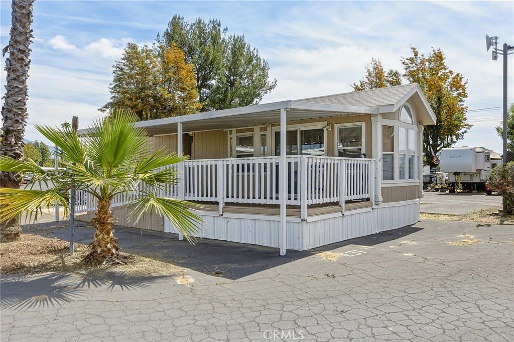 2750 W Acacia Ave Hemet, CA 92545 - Thumbnail 3