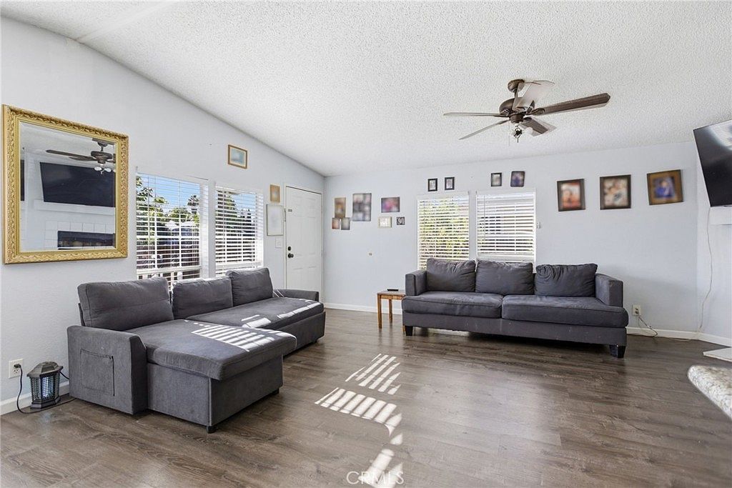 25114 Avenida Valencia Homeland, CA 92548 - Thumbnail 3