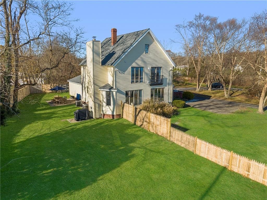 1705 Wampanoag Trl Barrington, RI 02806 - Thumbnail 3