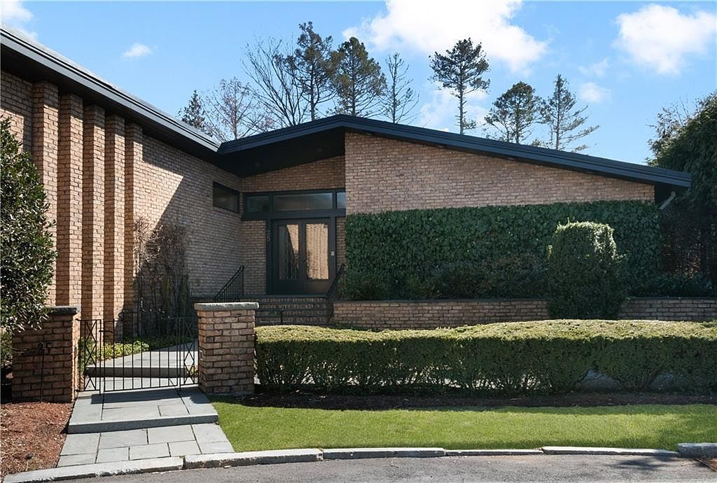 25 Linden Dr Providence, RI 02906 - Thumbnail 3