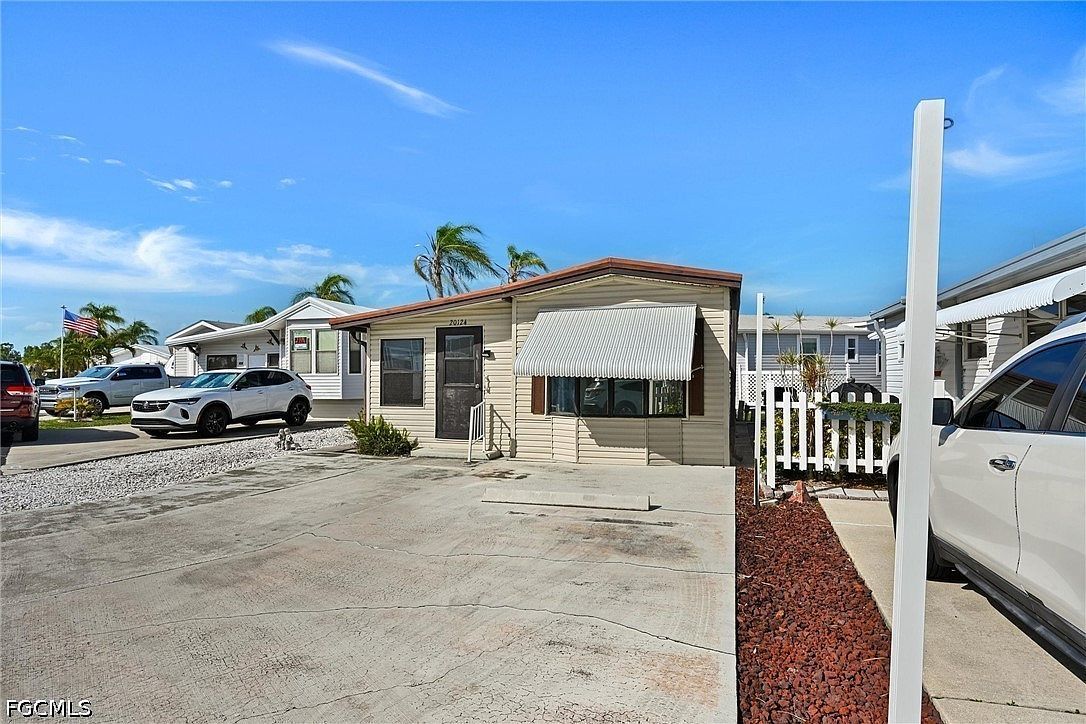 20124 Plum Tree Ln Estero, FL 33928 - Thumbnail 3