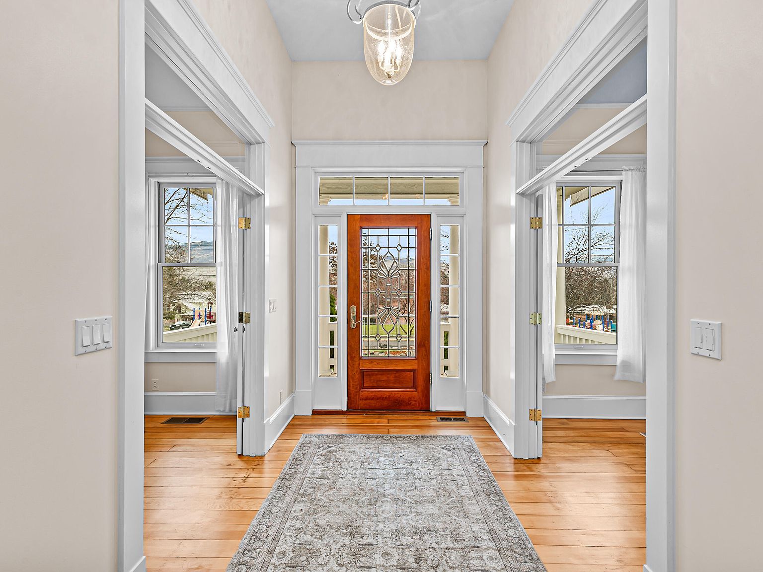 283 High St Ashland, OR 97520 - Thumbnail 3