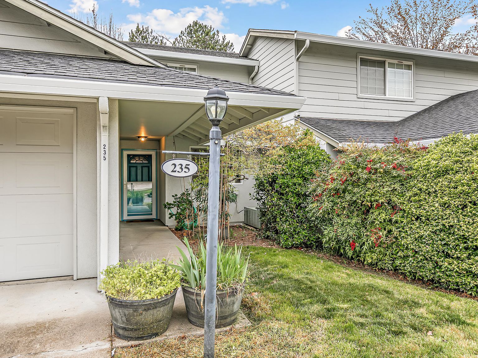 235 Meadow Dr Ashland, OR 97520 - Thumbnail 3