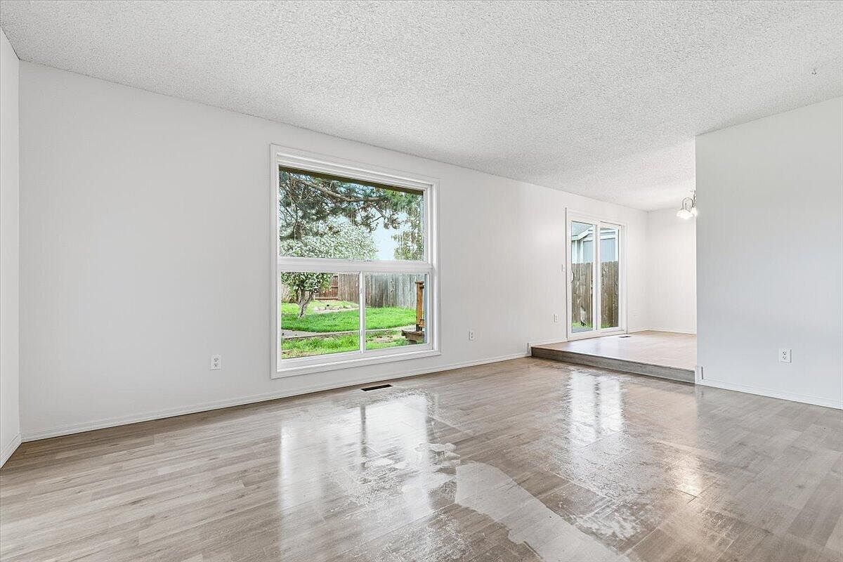 3167 Delta Waters Rd Medford, OR 97504 - Thumbnail 3