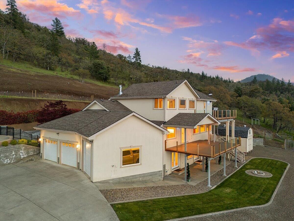 4002 Dry Creek Rd Medford, OR 97504 - Thumbnail 3