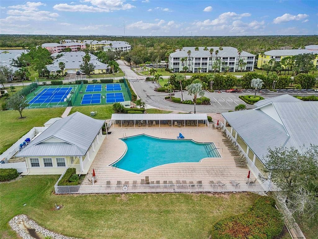 2121 Heron Lake Dr Unit 301 Punta Gorda, FL 33983 - Thumbnail 3