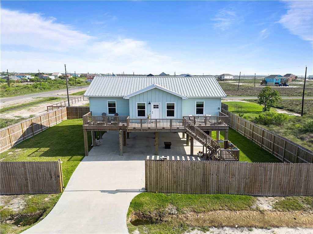 568 W Post Oak Ln Rockport, TX 78382 - Thumbnail 3