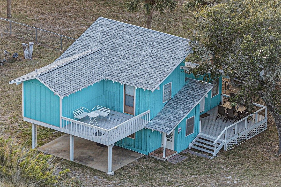 134 Live Oak St Rockport, TX 78382 - Thumbnail 3