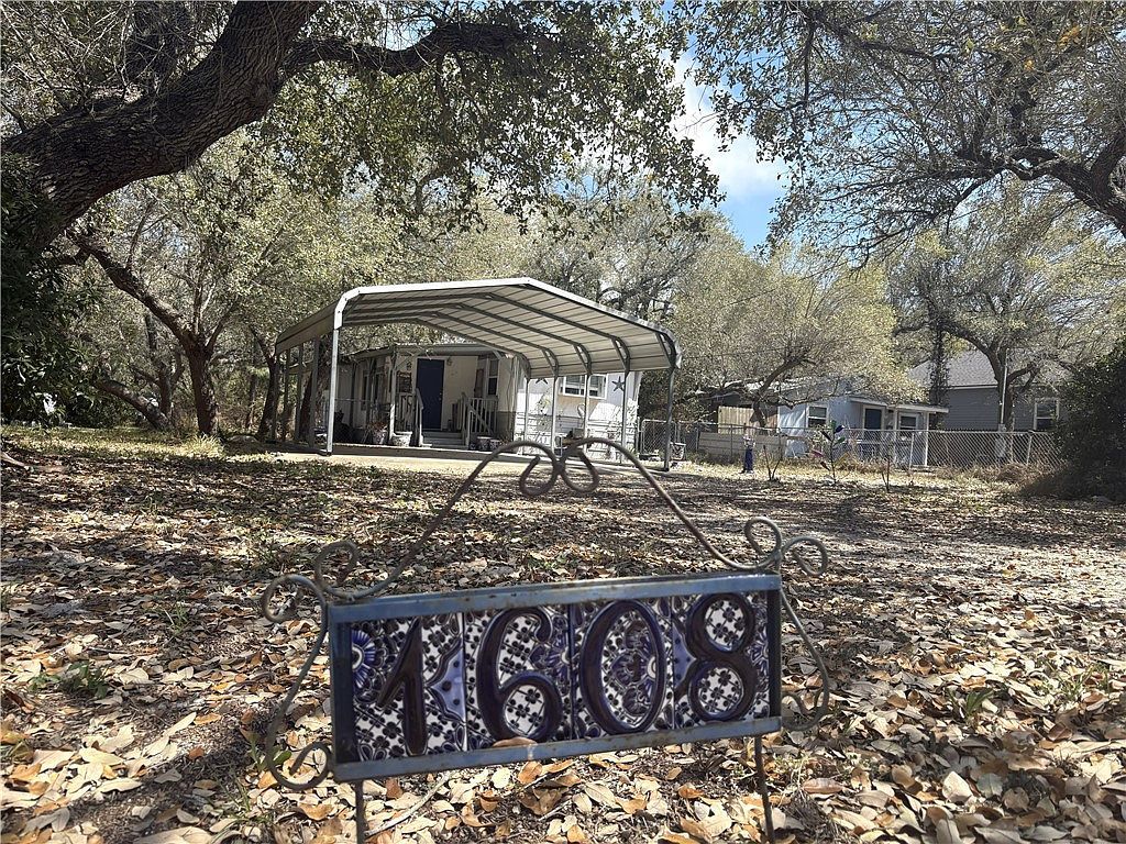 1608 Sammy Henderson St Rockport, TX 78382 - Thumbnail 3