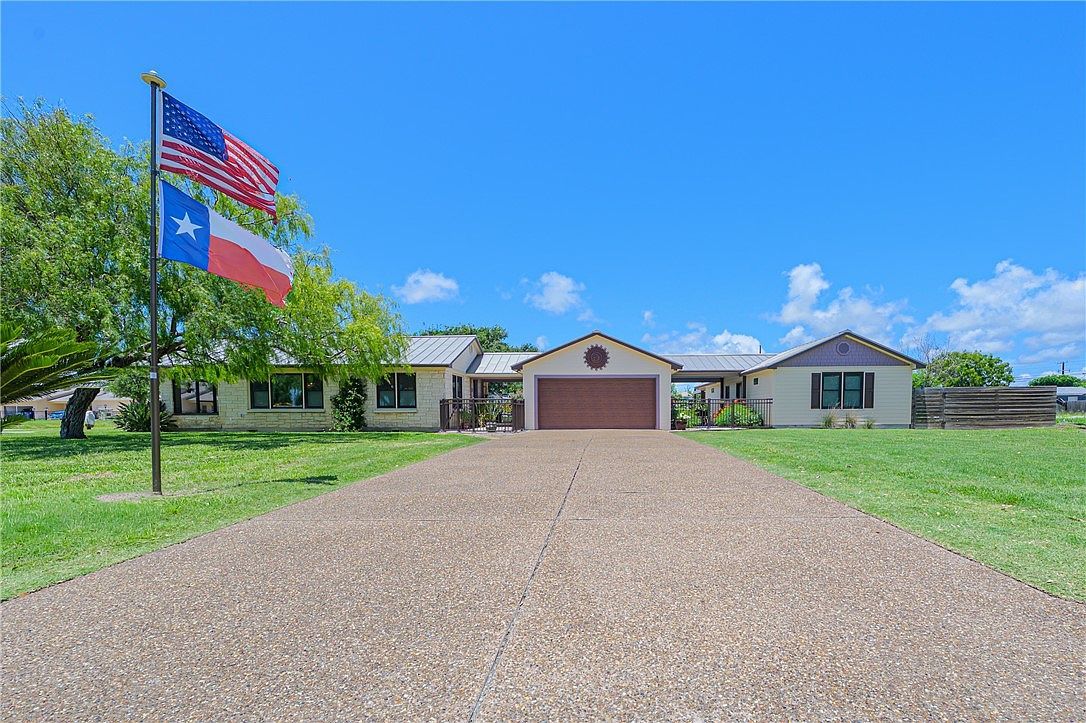 1622 Cherry St Rockport, TX 78382 - Thumbnail 3