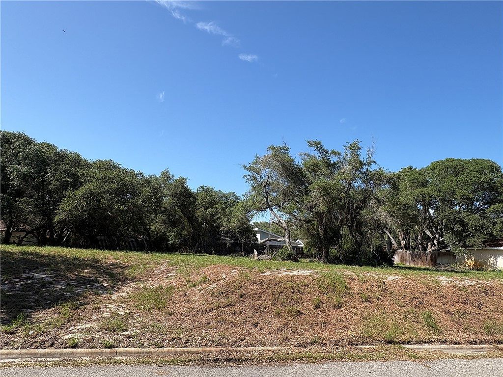 3106 Traylor Blvd Rockport, TX 78382 - Thumbnail 3