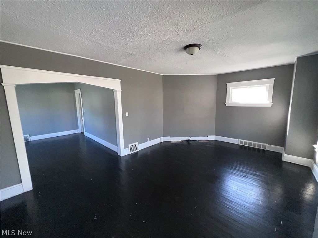 4291 E 114th St Cleveland, OH 44105 - Thumbnail 3