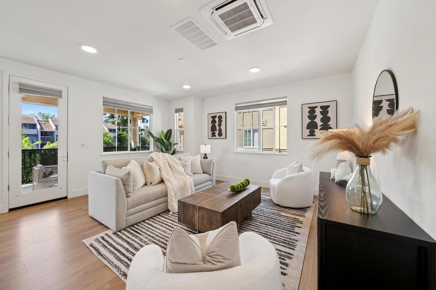 663 Alamo Ct Mountain View, CA 94043 - Thumbnail 3