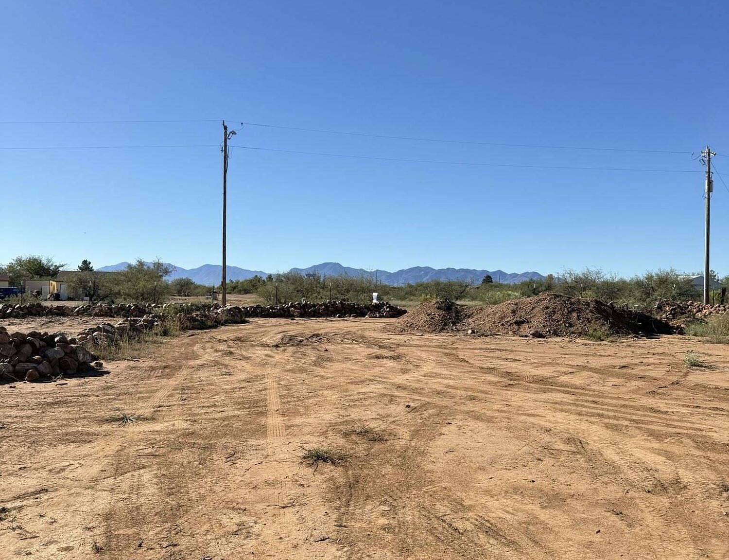 423 E Camino De Pampas Huachuca City, AZ 85616 - Thumbnail 3