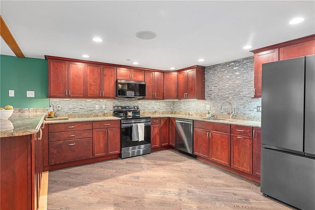 1 Tupperware Dr UNIT 138 North Smithfield, RI 02896 - Thumbnail 3