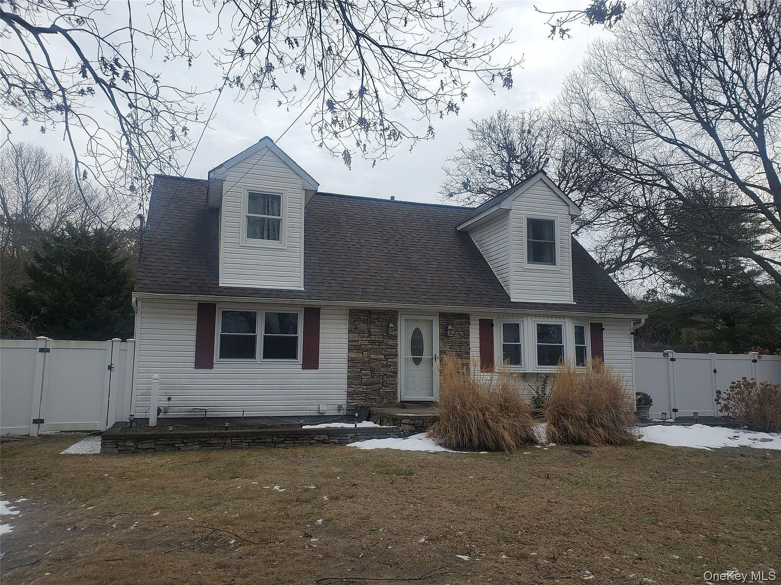 117 N Coleman Rd Centereach, NY 11720 - Thumbnail 3