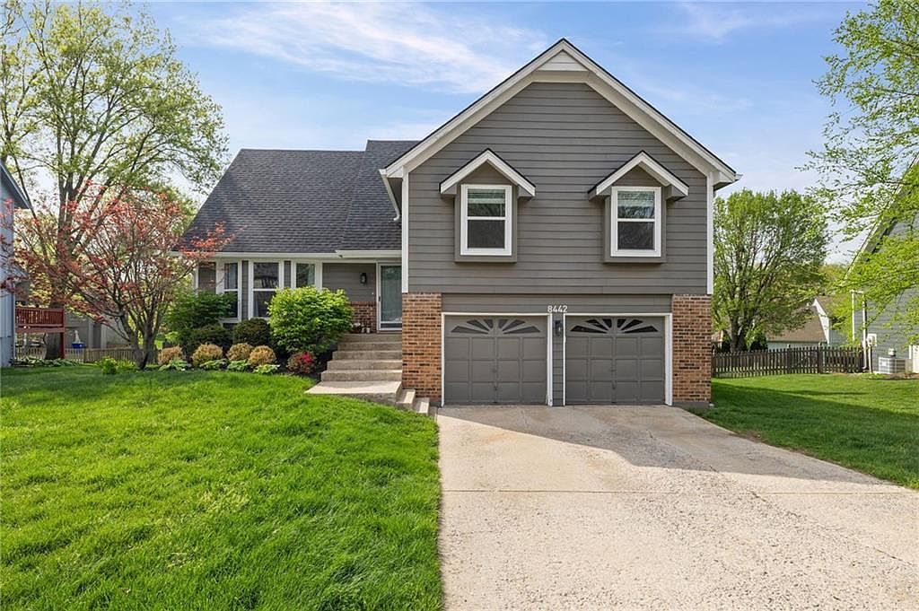 8442 Darnell St Lenexa, KS 66215 - Thumbnail 3