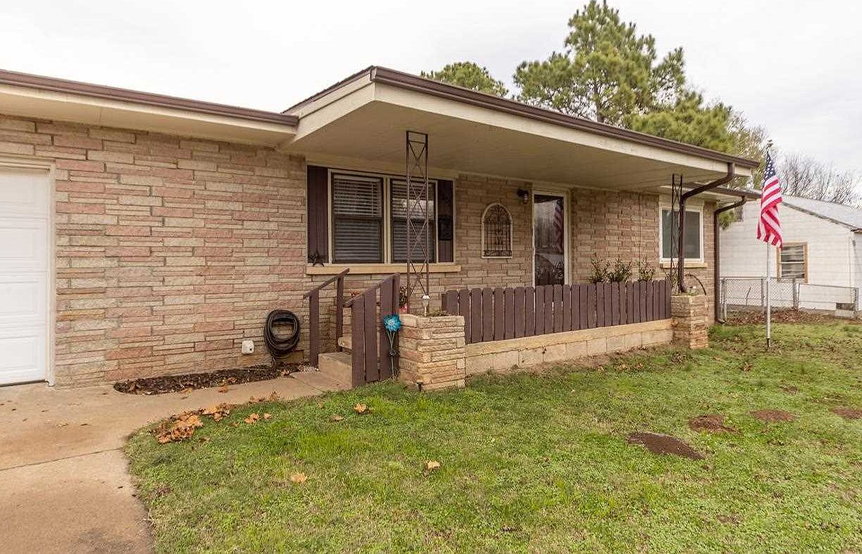 1232 E 3rd St Cushing, OK 74023 - Thumbnail 3